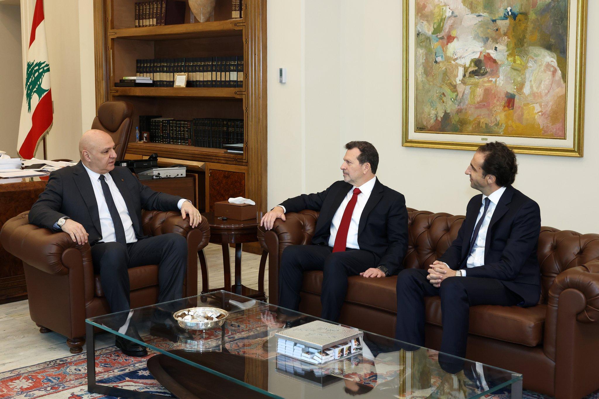 واستقبل الرئيس ميشال عون وزير شحادة ونعيم يزبك، رئيس مايكروسوفت للشرق الأوسط وإفريقيا، في قصر بعبدا الرئاسي. واستقبل الرئيس ميشال عون وزير شحادة ونعيم يزبك، رئيس مايكروسوفت للشرق الأوسط وإفريقيا، في قصر بعبدا الرئاسي.