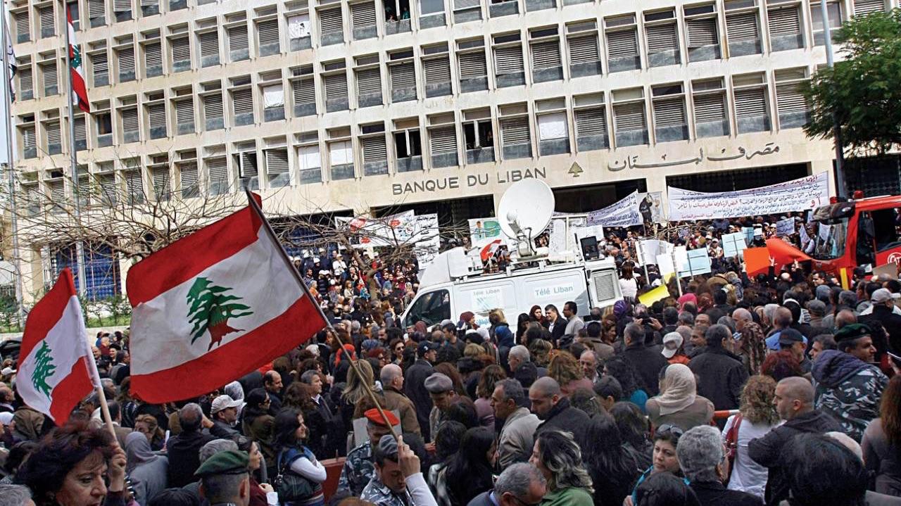 دعوات شعبية لرفع الحد الأدنى للأجور وتحسين التعويضات. دعوات شعبية لرفع الحد الأدنى للأجور وتحسين التعويضات.
