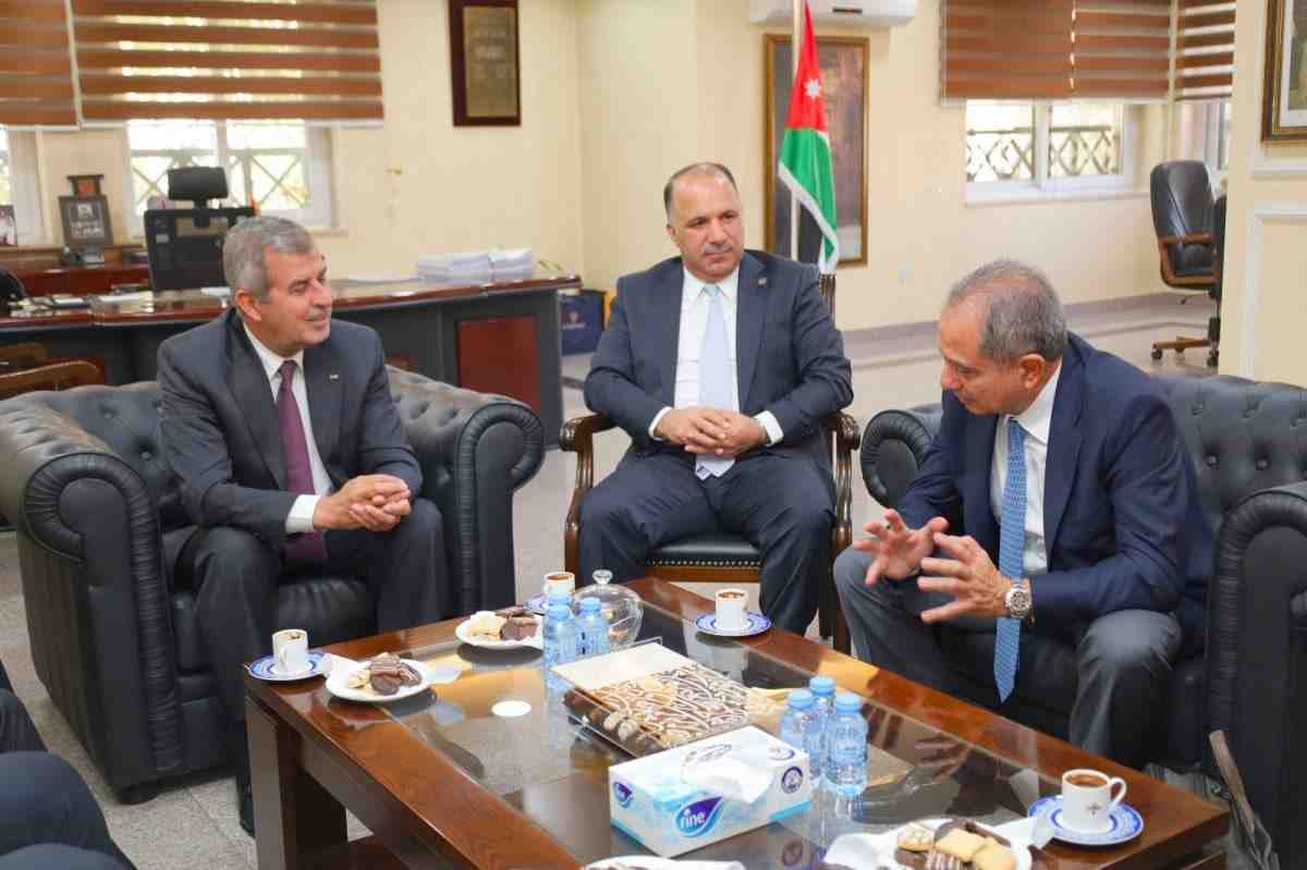 Energy ministers from Lebanon, Jordan, and Syria held a meeting in Amman on Thursday.
