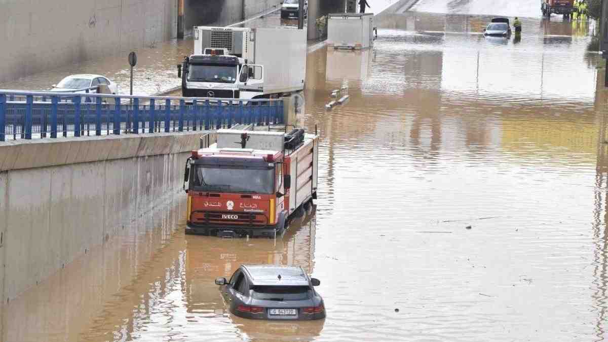 On 18 September 2026, intense rainfall over short periods caused water accumulation on several roads, prompting the Ministry of Public Works to deploy technical and maintenance teams and machinery.