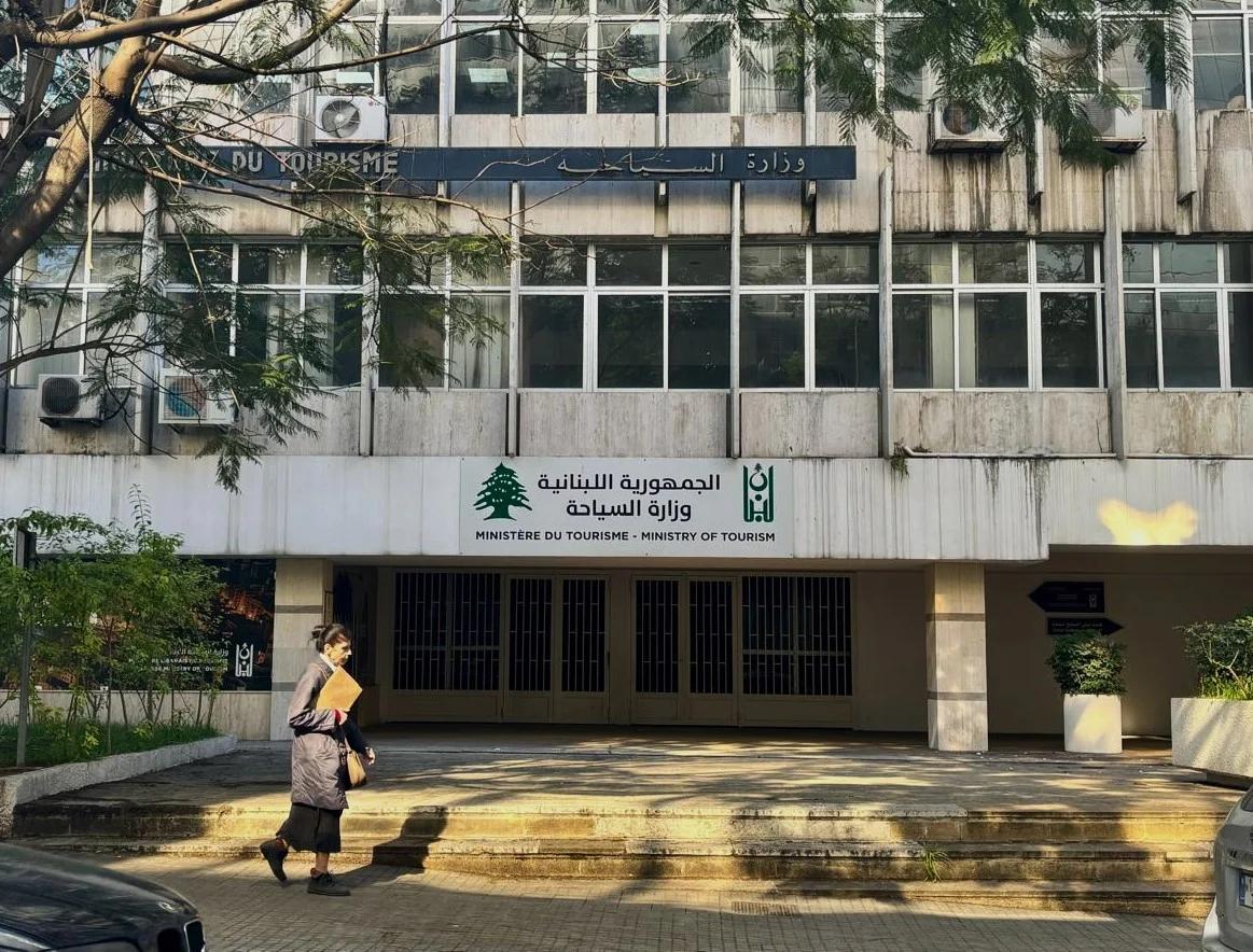 The Lebanese Ministry of Tourism has revoke a measure introduced nearly four years ago that allowed tourism establishments to display their prices in US dollars. The Lebanese Ministry of Tourism has revoke a measure introduced nearly four years ago that allowed tourism establishments to display their prices in US dollars.