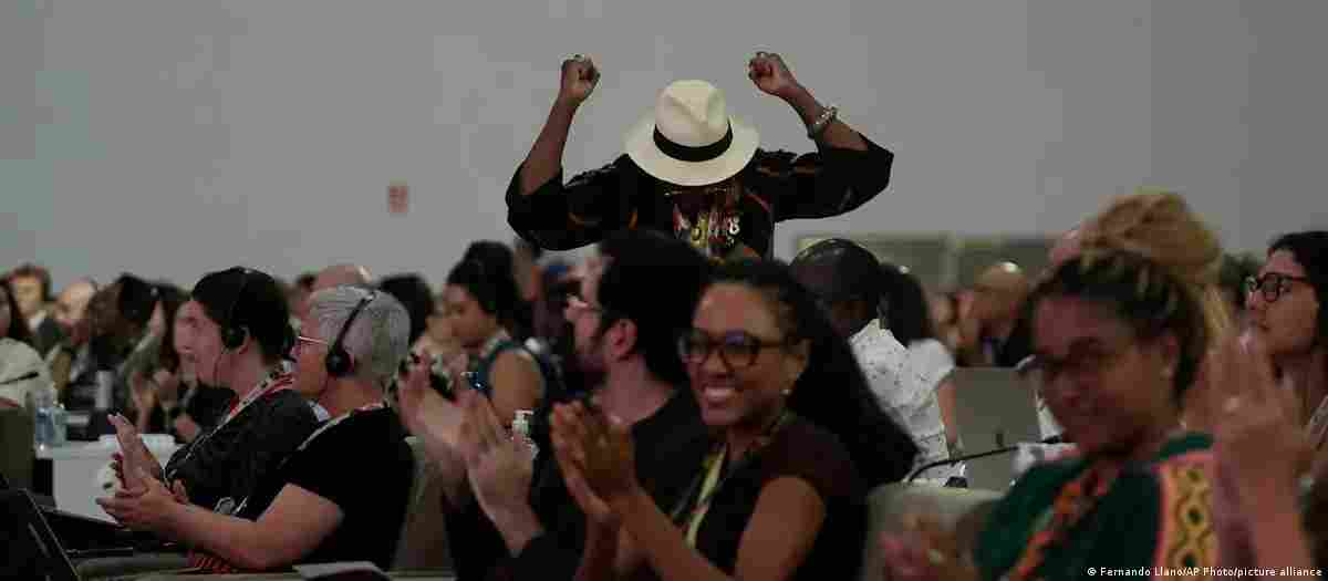 بعد أسبوعين من المفاوضات المكثفة في مدينة بيليم البرازيلية، اختُتمت قمة المناخ COP30 يوم الأحد. (المصدر: DW)