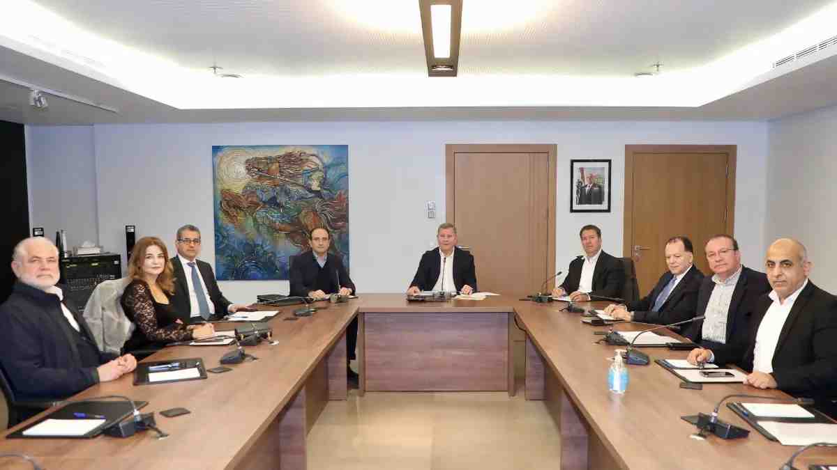 The Lebanese-Emirati Business Council held its first meeting at the Beirut and Mount Lebanon Chamber of Commerce.