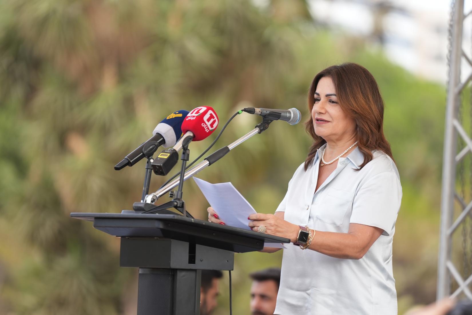 وزيرة الشؤون الاجتماعية حنين سيد أكدت أن الدمج لا يمكن أن يقتصر على المبادرات المعزولة. وزيرة الشؤون الاجتماعية حنين سيد أكدت أن الدمج لا يمكن أن يقتصر على المبادرات المعزولة.