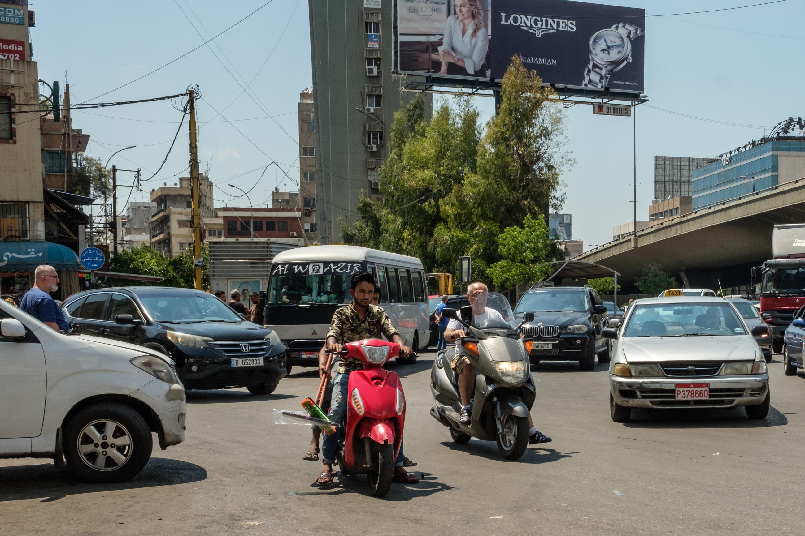 في المدن اللبنانية، أصبح الصمت نادراً على نحو متزايد. في المدن اللبنانية، أصبح الصمت نادراً على نحو متزايد.