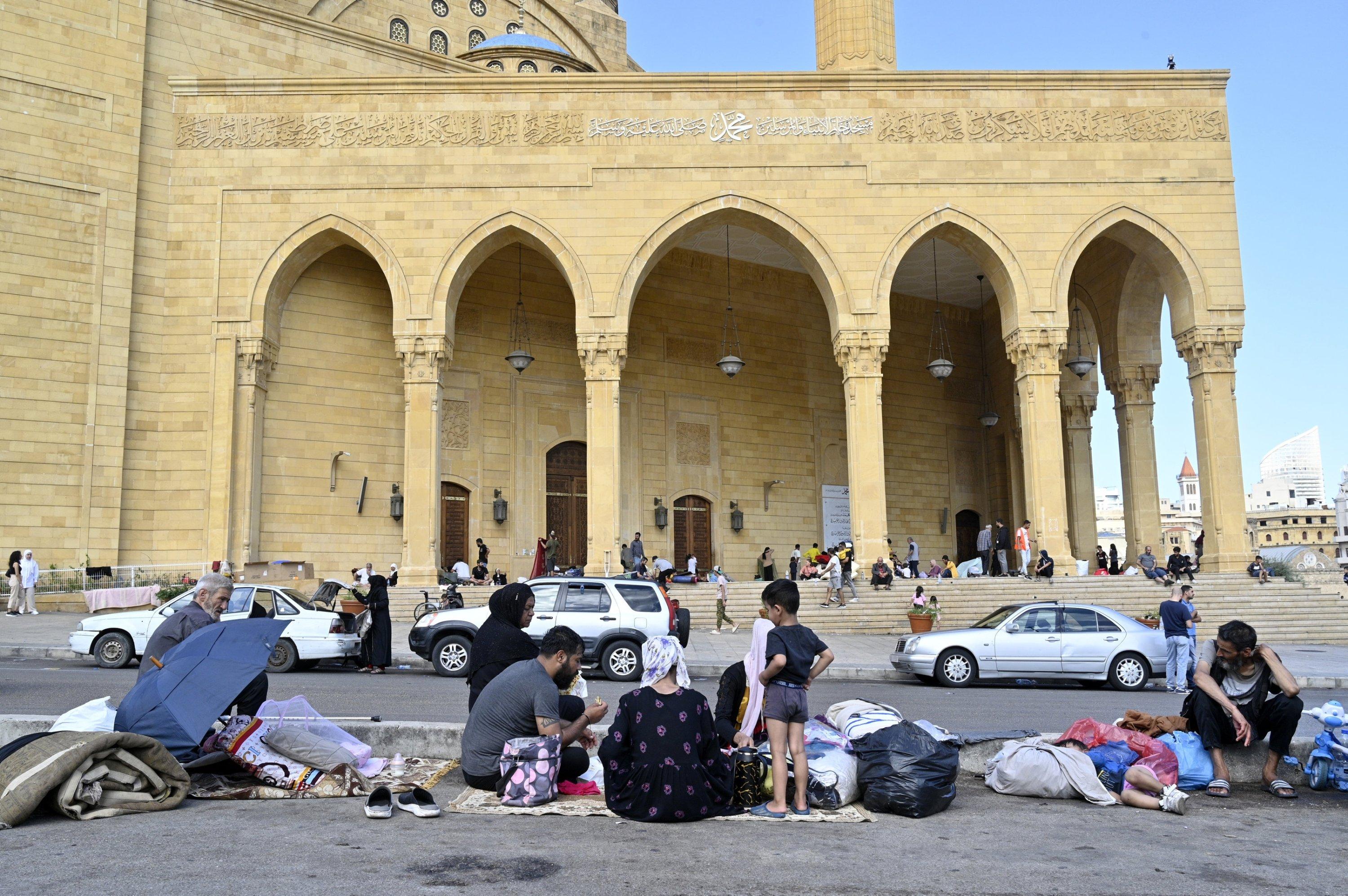 People displaced amid Israeli military strikes in Lebanon gather on a street in Beirut, Lebanon, Oct. 1, 2024. (EPA Photo) People displaced amid Israeli military strikes in Lebanon gather on a street in Beirut, Lebanon, Oct. 1, 2024. (EPA Photo)
