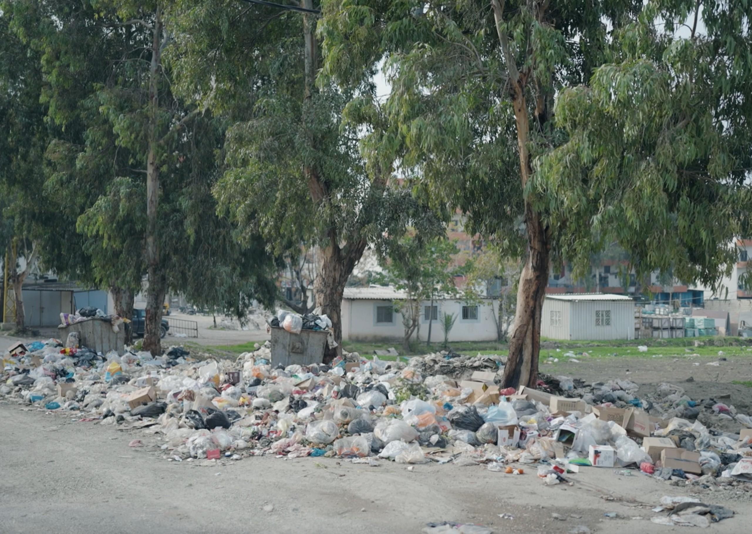 Lebanon produces approximately 6,500 tons of waste daily. (Source: UNDP) Lebanon produces approximately 6,500 tons of waste daily. (Source: UNDP)