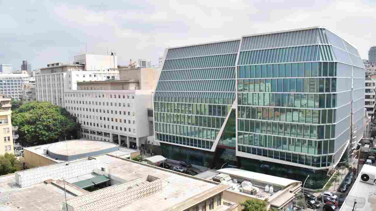 The program is led by a 13-member committee, primarily composed of physicians from various specialties at AUBMC.