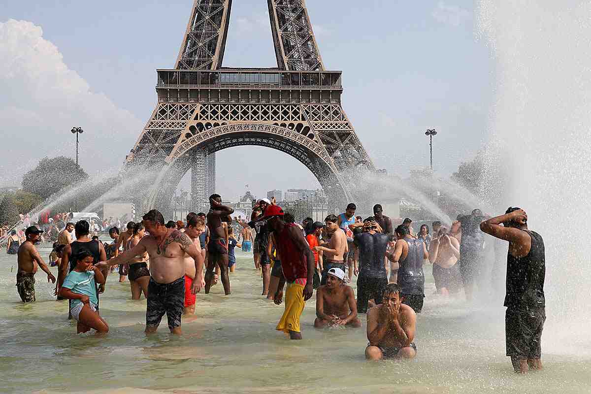 Paris recorded around 41°C (106°F).