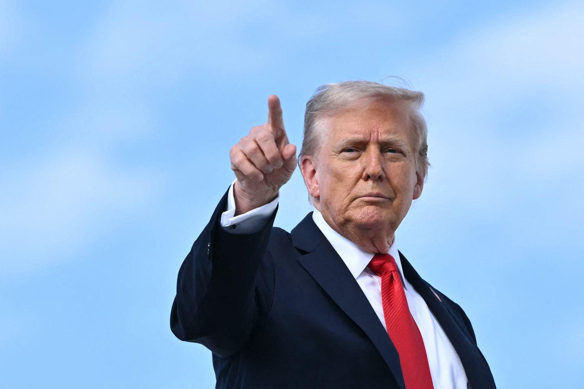 كما اتهم ترامب كندا بمحاولة التأثير على المحكمة العليا الأميركية قبل جلسات الاستماع بشأن قانونية رسومه الجمركية العالمية. كما اتهم ترامب كندا بمحاولة التأثير على المحكمة العليا الأميركية قبل جلسات الاستماع بشأن قانونية رسومه الجمركية العالمية.