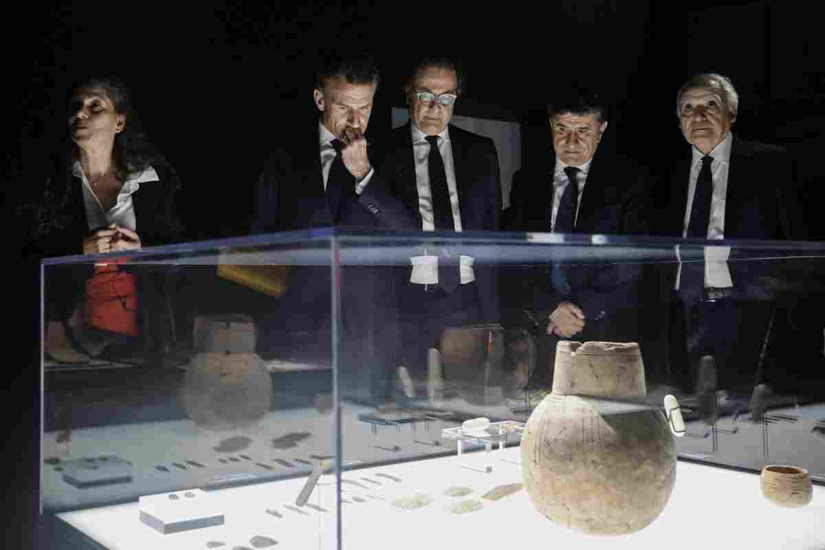 The exhibition was opened at the Arab World Institute in Paris, in the presence of French President Emmanuel Macron.