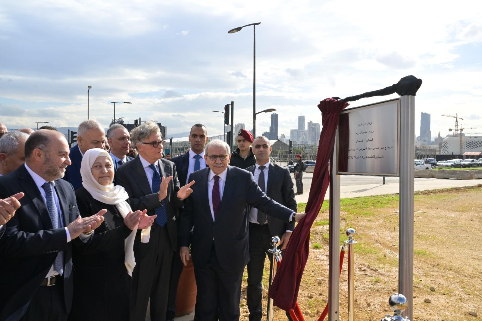 PM Salam, Mrs. Bahia Hariri, a representative of Mrs. Nazik Hariri, and the director of her office, Mr. Ahmad Hijazi at the ceremony. (Source: National News Agency) PM Salam, Mrs. Bahia Hariri, a representative of Mrs. Nazik Hariri, and the director of her office, Mr. Ahmad Hijazi at the ceremony. (Source: National News Agency)