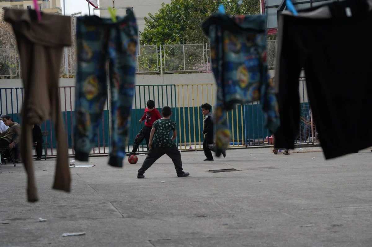 Displaced people at the Makassed school in Beirut. (Credit: Mohammad Yassine/L’Orient-Le Jour)