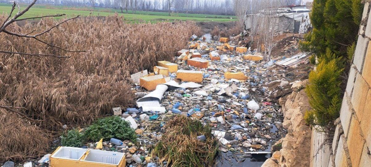 Large quantities of discarded household appliances, especially refrigerators, have been dumped into the waterway. Large quantities of discarded household appliances, especially refrigerators, have been dumped into the waterway.