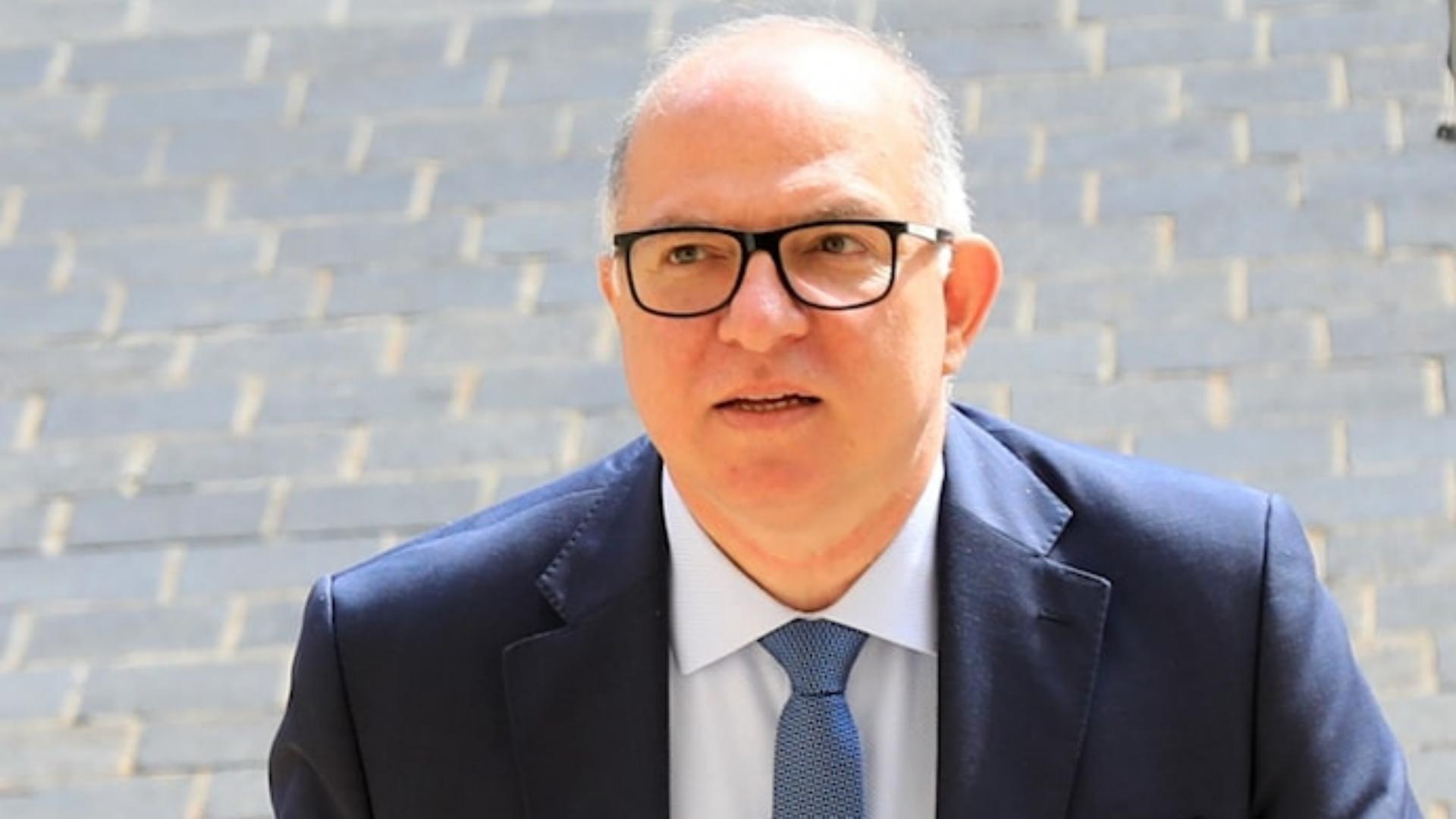 ودعا وزير العمل أصحاب العمل إلى المبادرة والاستفادة من الفرصة المتاحة لتسوية أوضاع العمال غير المستوفين للشروط القانونية، بما يجنّبهم أي تبعات قانونية لاحقة، ويسهم في تنظيم سوق العمل. ودعا وزير العمل أصحاب العمل إلى المبادرة والاستفادة من الفرصة المتاحة لتسوية أوضاع العمال غير المستوفين للشروط القانونية، بما يجنّبهم أي تبعات قانونية لاحقة، ويسهم في تنظيم سوق العمل.