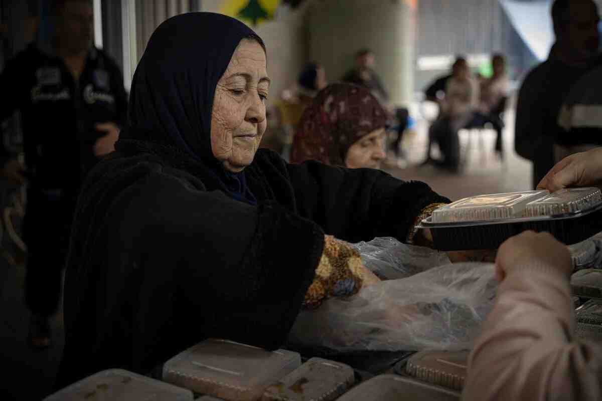 Food portions being distributed in one of Lebanon's shelters. (Image Credit: WFP)